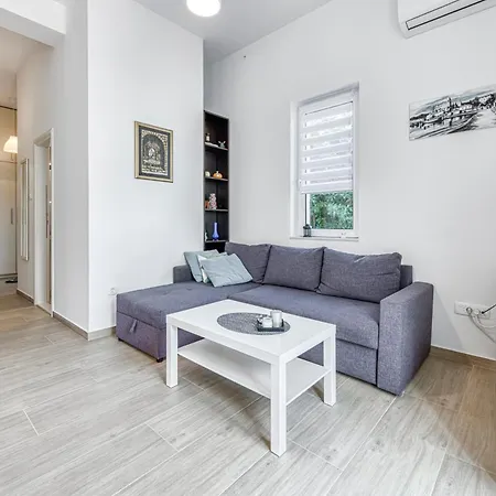 29 Apartment